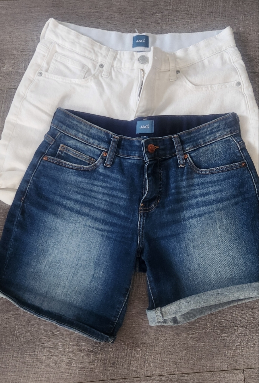 2- Jag Jean Denim Short: All White & Dark Blue Wash Cut Alex Boyfriend Size 4 EC